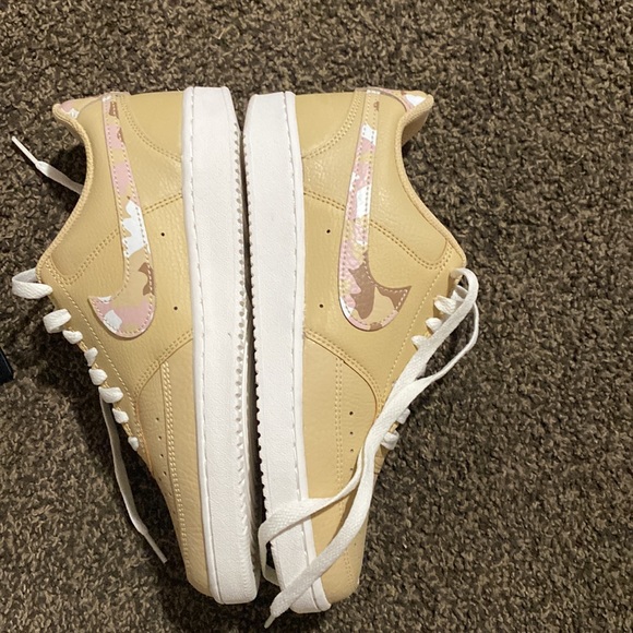 Shoes - Picture 2 of 4